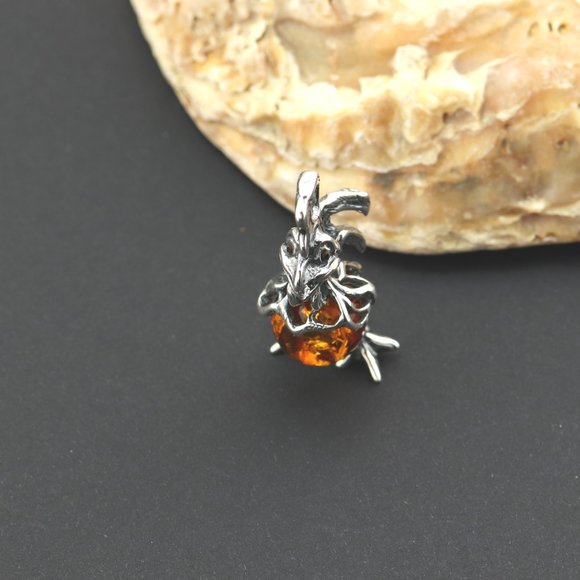 Sterling silver pendant with natural Baltic amber, amber chicken pendant - Picture 6 of 15